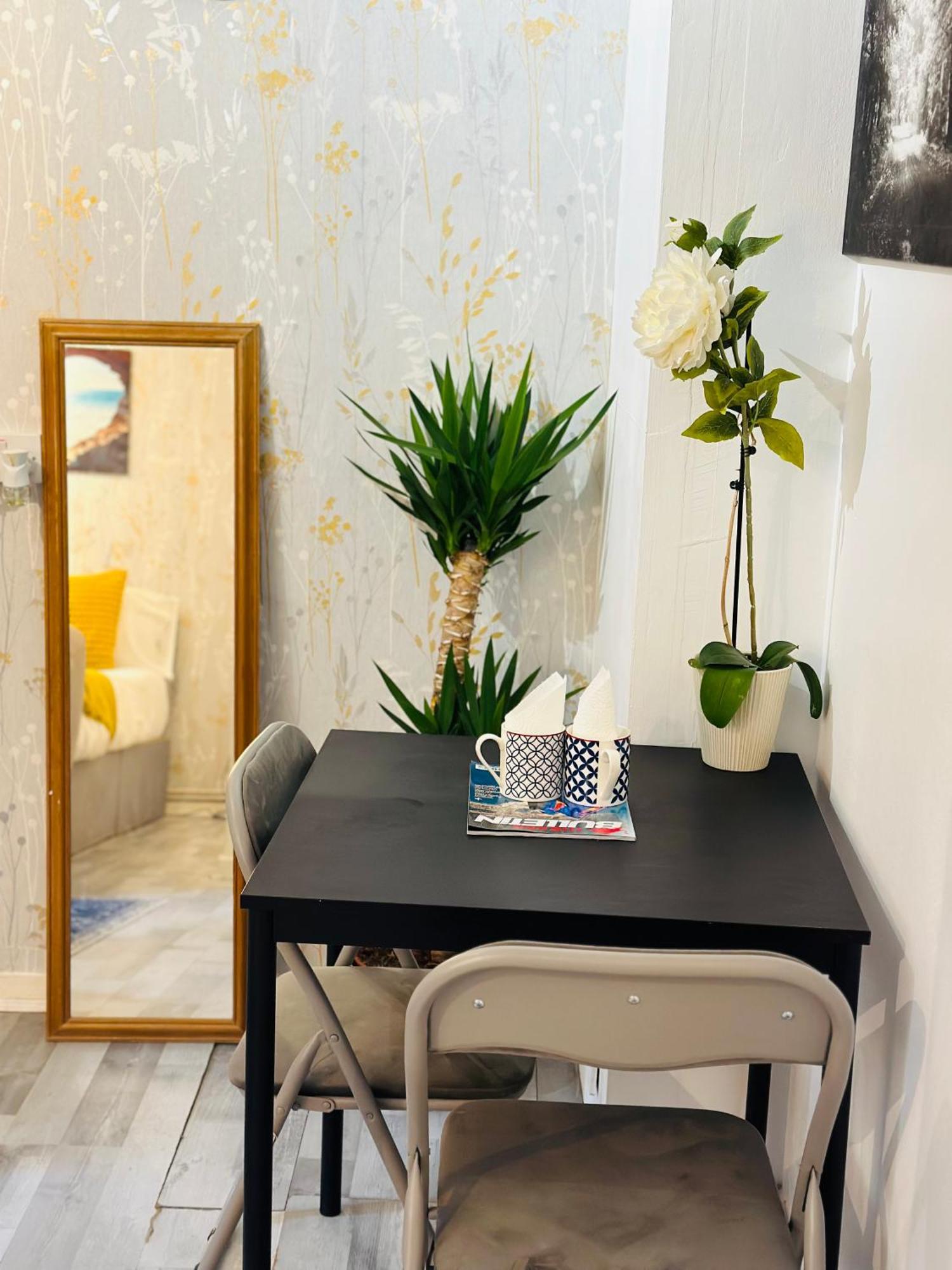 Studio Apartment In London, Bethnal Green Ngoại thất bức ảnh